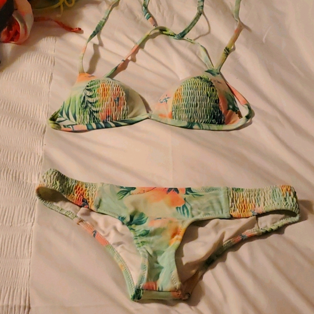 Victoria’s Secret Pink bikini